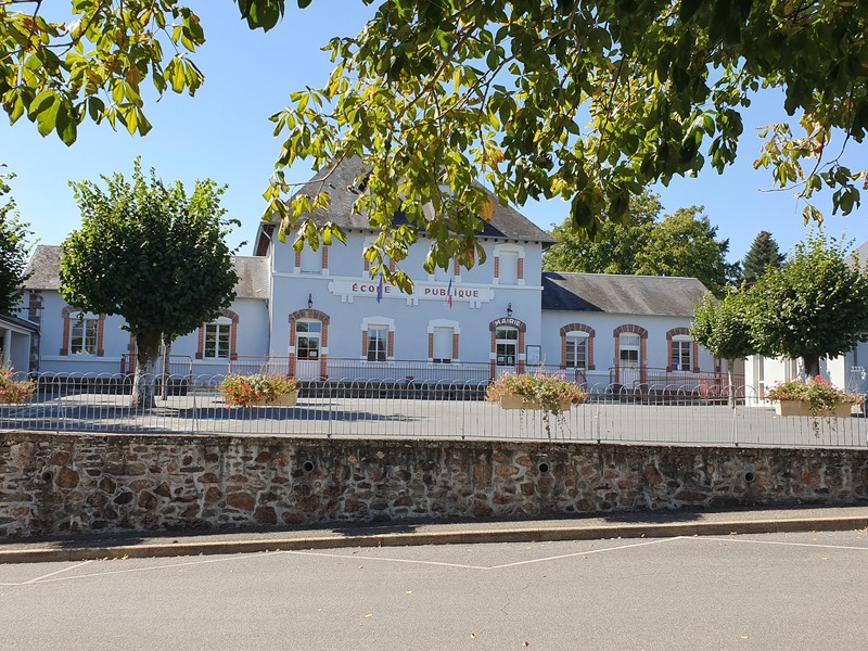 Ecole et Mairie St Sornin